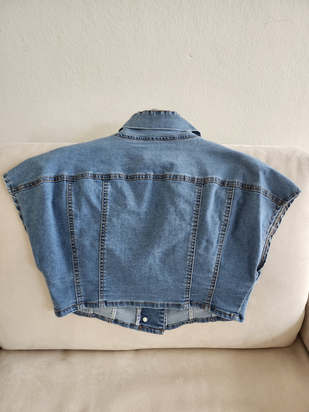 Denim Button-Front Cropped Top - Blue - Picture 2 of 3